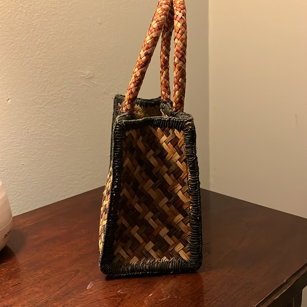 Woven VTG Handmade Tan and Brown Handbag - Picture 4 of 9